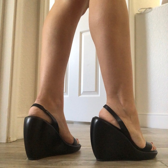 Prada wedges size 35 - Picture 6 of 6